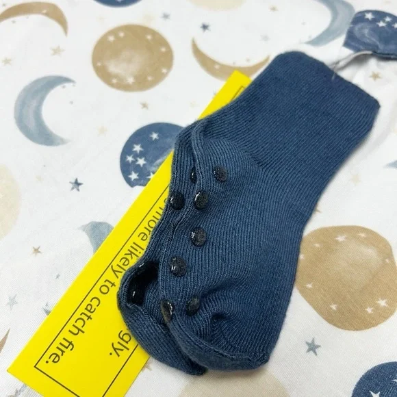 🌑🌙 Milkberry Bamboo Moon & Stars Print Pajama Set with Socks Size 4T NWT - Picture 3 of 4